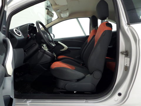 Ford Ka 1.2 Trend Bluetooth Lichtmetalen velgen Elektrische ramen Technisch goede auto & volledige historie aanwezig !
