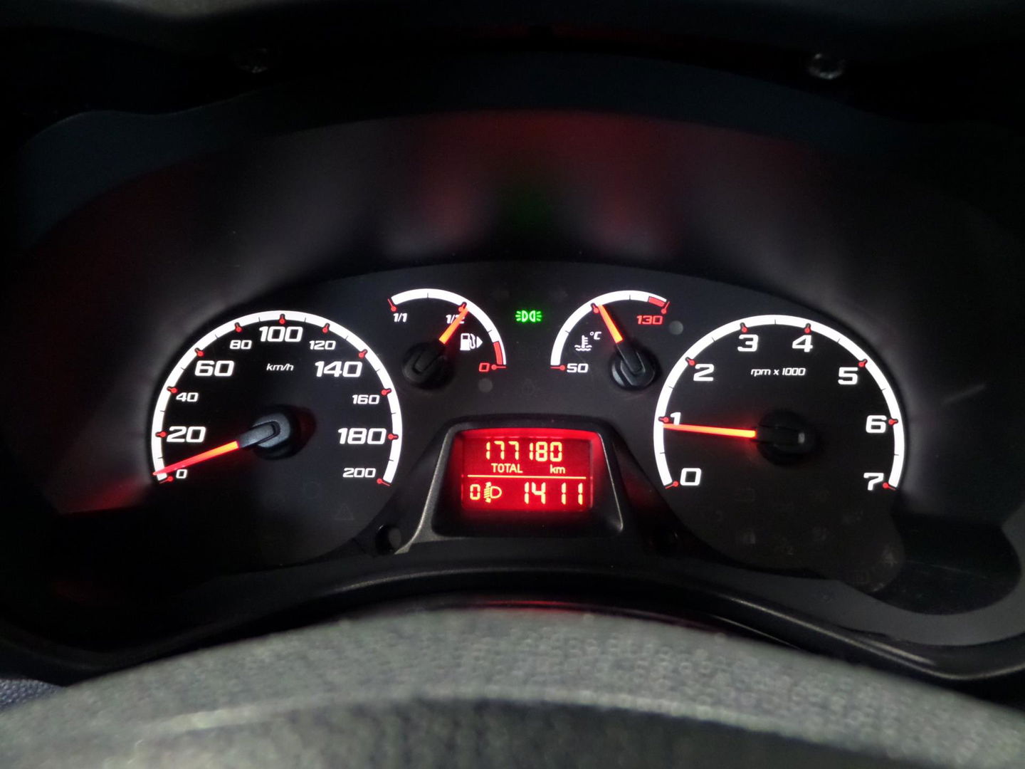 Ford Ka 1.2 Trend Bluetooth Lichtmetalen velgen Elektrische ramen Technisch goede auto & volledige historie aanwezig !