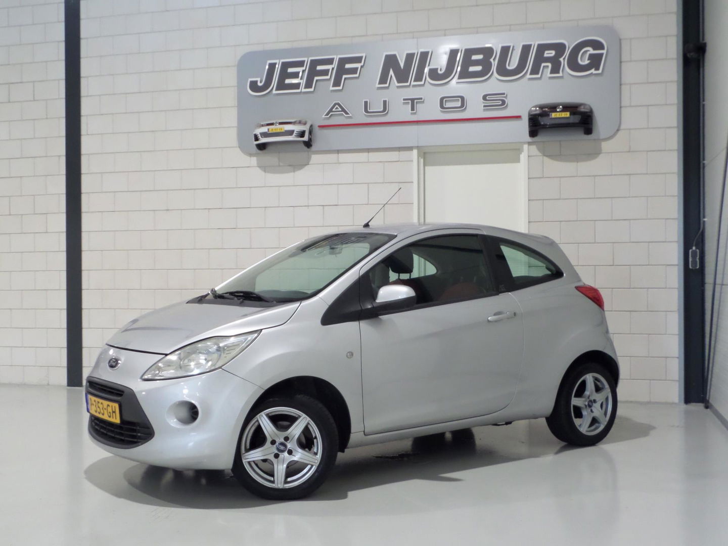 Ford Ka 1.2 Trend Bluetooth Lichtmetalen velgen Elektrische ramen Technisch goede auto & volledige historie aanwezig !