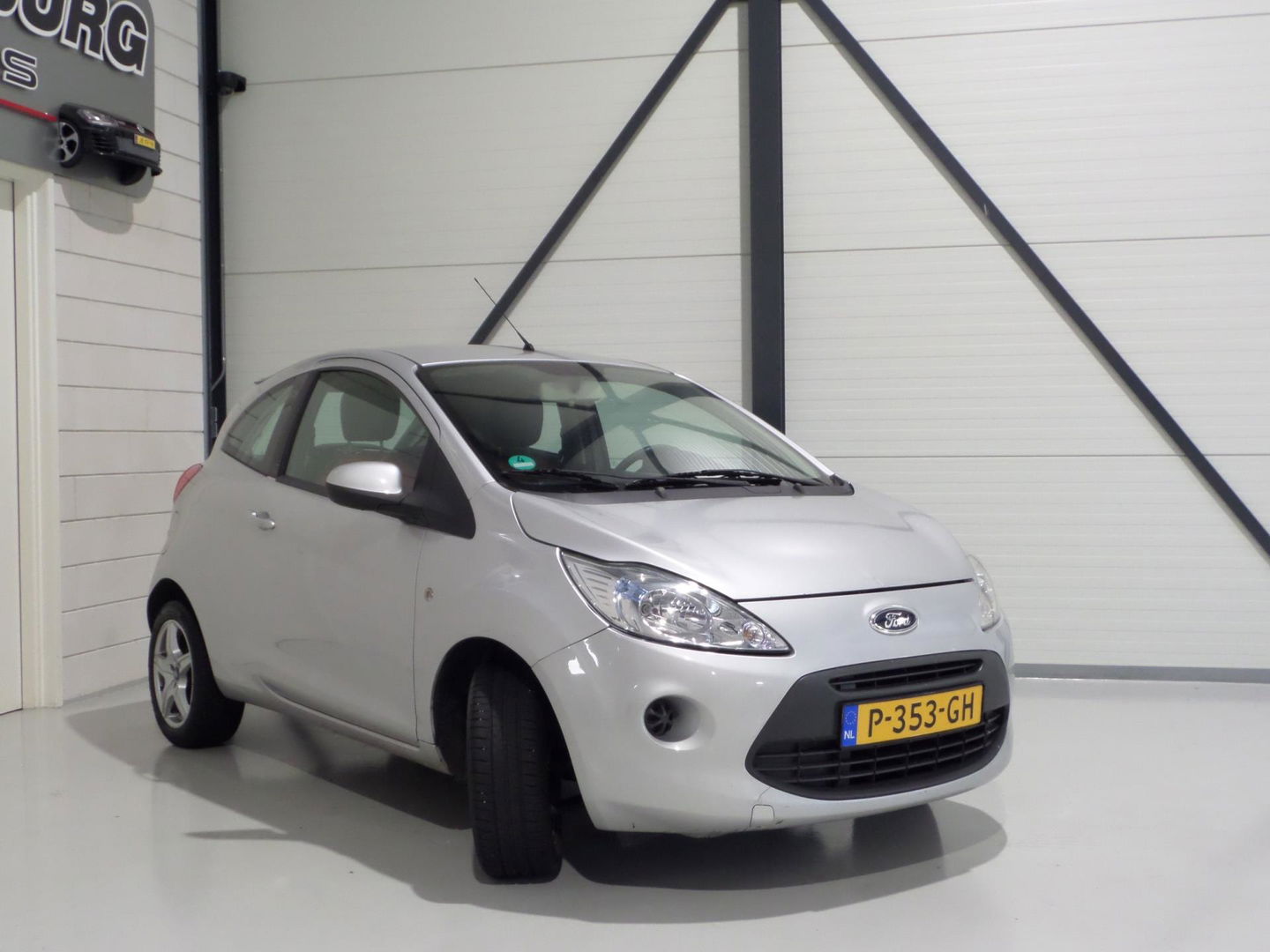 Ford Ka 1.2 Trend Bluetooth Lichtmetalen velgen Elektrische ramen Technisch goede auto & volledige historie aanwezig !