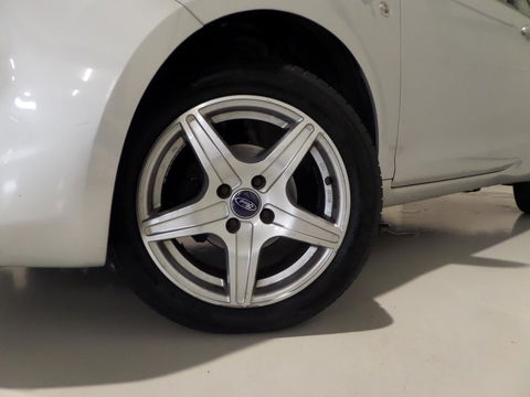 Ford Ka 1.2 Trend Bluetooth Lichtmetalen velgen Elektrische ramen Technisch goede auto & volledige historie aanwezig !