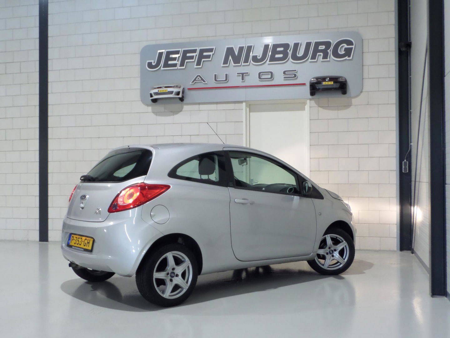 Ford Ka 1.2 Trend Bluetooth Lichtmetalen velgen Elektrische ramen Technisch goede auto & volledige historie aanwezig !