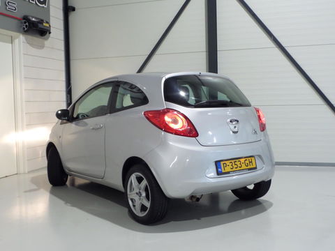 Ford Ka 1.2 Trend Bluetooth Lichtmetalen velgen Elektrische ramen Technisch goede auto & volledige historie aanwezig !