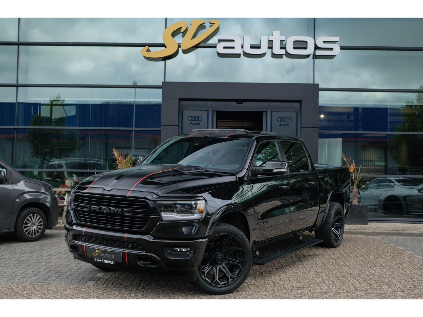 Dodge Ram 1500 5.7 V8 401pk 4x4 Crew Cab Laramie Night edition Panoramadak Bomvol! Stoelventilatie Trekhaak