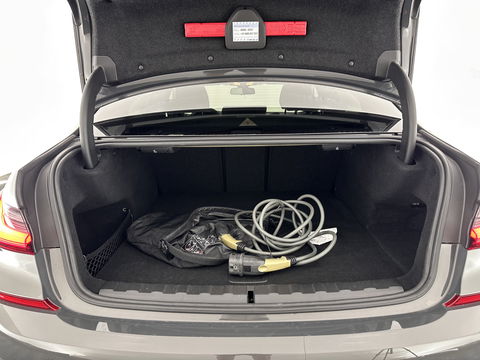 BMW 3-serie 320e Business Edition Plus (INCL.BTW) *PANO | LASER-LIGHT | FULL-LEATHER | ADAPTIVE-CRUISE | CAMERA | SPORT/HEATED-SEATS | DIGI-COCKPIT | KEYLESS | HIFI-SOUND | AMBIENT-LIGHT | DAB+ | NAVI-FULLMAP | 19''ALU*