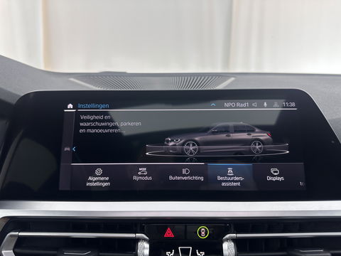 BMW 3-serie 320e Business Edition Plus (INCL.BTW) *PANO | LASER-LIGHT | FULL-LEATHER | ADAPTIVE-CRUISE | CAMERA | SPORT/HEATED-SEATS | DIGI-COCKPIT | KEYLESS | HIFI-SOUND | AMBIENT-LIGHT | DAB+ | NAVI-FULLMAP | 19''ALU*