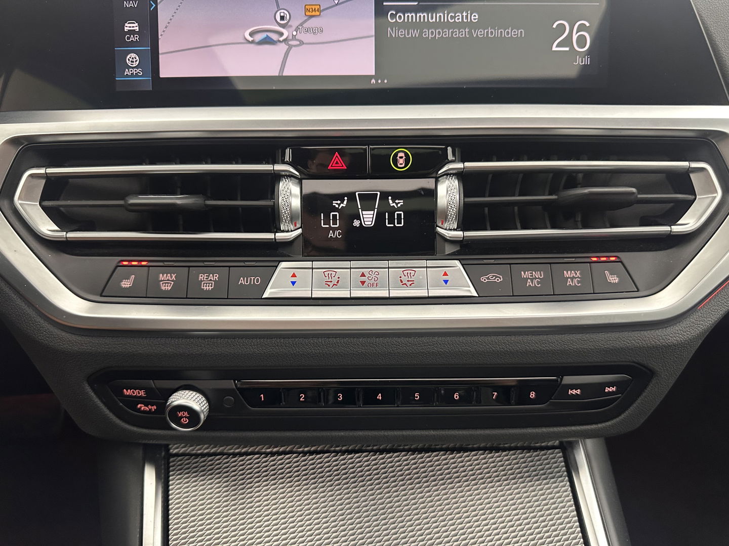 BMW 3-serie 320e Business Edition Plus (INCL.BTW) *PANO | LASER-LIGHT | FULL-LEATHER | ADAPTIVE-CRUISE | CAMERA | SPORT/HEATED-SEATS | DIGI-COCKPIT | KEYLESS | HIFI-SOUND | AMBIENT-LIGHT | DAB+ | NAVI-FULLMAP | 19''ALU*