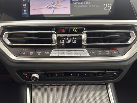 BMW 3-serie 320e Business Edition Plus (INCL.BTW) *PANO | LASER-LIGHT | FULL-LEATHER | ADAPTIVE-CRUISE | CAMERA | SPORT/HEATED-SEATS | DIGI-COCKPIT | KEYLESS | HIFI-SOUND | AMBIENT-LIGHT | DAB+ | NAVI-FULLMAP | 19''ALU*