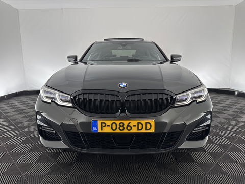 BMW 3-serie 320e Business Edition Plus (INCL.BTW) *PANO | LASER-LIGHT | FULL-LEATHER | ADAPTIVE-CRUISE | CAMERA | SPORT/HEATED-SEATS | DIGI-COCKPIT | KEYLESS | HIFI-SOUND | AMBIENT-LIGHT | DAB+ | NAVI-FULLMAP | 19''ALU*