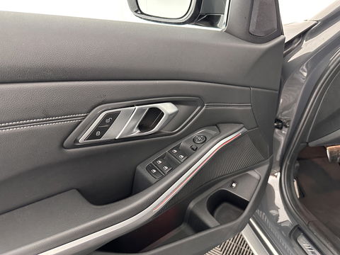 BMW 3-serie 320e Business Edition Plus (INCL.BTW) *PANO | LASER-LIGHT | FULL-LEATHER | ADAPTIVE-CRUISE | CAMERA | SPORT/HEATED-SEATS | DIGI-COCKPIT | KEYLESS | HIFI-SOUND | AMBIENT-LIGHT | DAB+ | NAVI-FULLMAP | 19''ALU*