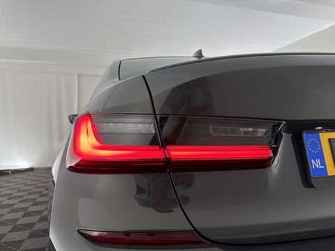 BMW 3-serie 320e Business Edition Plus (INCL.BTW) *PANO | LASER-LIGHT | FULL-LEATHER | ADAPTIVE-CRUISE | CAMERA | SPORT/HEATED-SEATS | DIGI-COCKPIT | KEYLESS | HIFI-SOUND | AMBIENT-LIGHT | DAB+ | NAVI-FULLMAP | 19''ALU*