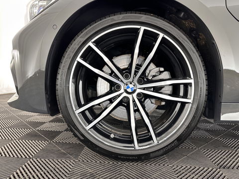 BMW 3-serie 320e Business Edition Plus (INCL.BTW) *PANO | LASER-LIGHT | FULL-LEATHER | ADAPTIVE-CRUISE | CAMERA | SPORT/HEATED-SEATS | DIGI-COCKPIT | KEYLESS | HIFI-SOUND | AMBIENT-LIGHT | DAB+ | NAVI-FULLMAP | 19''ALU*