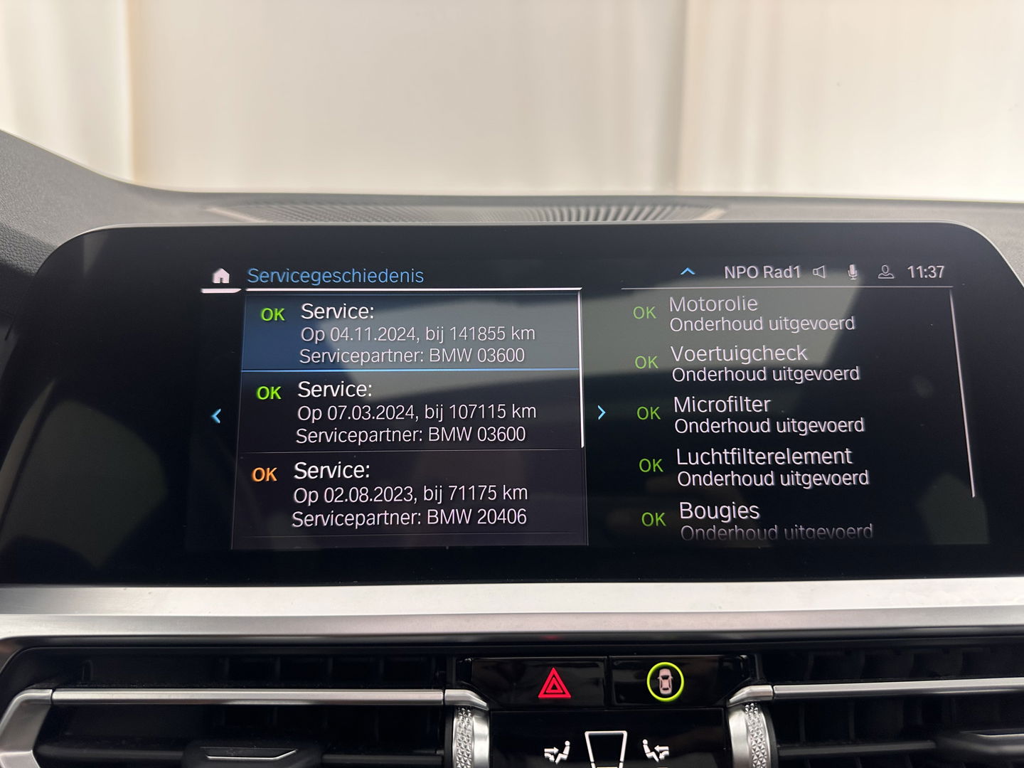 BMW 3-serie 320e Business Edition Plus (INCL.BTW) *PANO | LASER-LIGHT | FULL-LEATHER | ADAPTIVE-CRUISE | CAMERA | SPORT/HEATED-SEATS | DIGI-COCKPIT | KEYLESS | HIFI-SOUND | AMBIENT-LIGHT | DAB+ | NAVI-FULLMAP | 19''ALU*