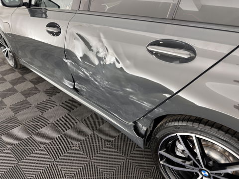 BMW 3-serie 320e Business Edition Plus (INCL.BTW) *PANO | LASER-LIGHT | FULL-LEATHER | ADAPTIVE-CRUISE | CAMERA | SPORT/HEATED-SEATS | DIGI-COCKPIT | KEYLESS | HIFI-SOUND | AMBIENT-LIGHT | DAB+ | NAVI-FULLMAP | 19''ALU*