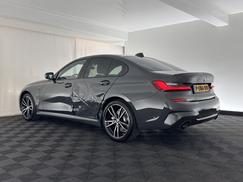 BMW 3-serie 320e Business Edition Plus (INCL.BTW) *PANO | LASER-LIGHT | FULL-LEATHER | ADAPTIVE-CRUISE | CAMERA | SPORT/HEATED-SEATS | DIGI-COCKPIT | KEYLESS | HIFI-SOUND | AMBIENT-LIGHT | DAB+ | NAVI-FULLMAP | 19''ALU*