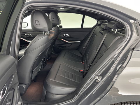 BMW 3-serie 320e Business Edition Plus (INCL.BTW) *PANO | LASER-LIGHT | FULL-LEATHER | ADAPTIVE-CRUISE | CAMERA | SPORT/HEATED-SEATS | DIGI-COCKPIT | KEYLESS | HIFI-SOUND | AMBIENT-LIGHT | DAB+ | NAVI-FULLMAP | 19''ALU*