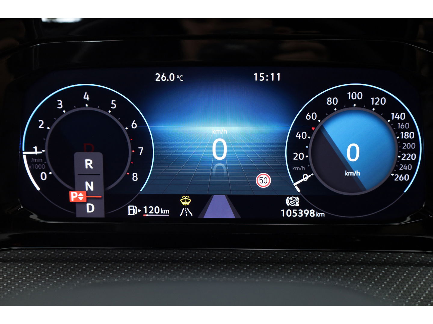 Volkswagen Golf 1.5 eTSI R-Line | Pano | Camera | IQ. Light | Dodehoekdet. | Carplay & Android Auto | Keyless