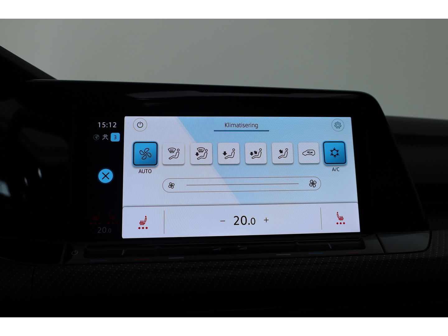 Volkswagen Golf 1.5 eTSI R-Line | Pano | Camera | IQ. Light | Dodehoekdet. | Carplay & Android Auto | Keyless