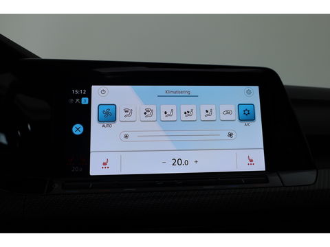 Volkswagen Golf 1.5 eTSI R-Line | Pano | Camera | IQ. Light | Dodehoekdet. | Carplay & Android Auto | Keyless