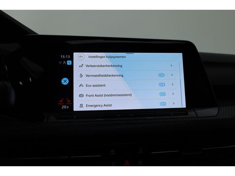 Volkswagen Golf 1.5 eTSI R-Line | Pano | Camera | IQ. Light | Dodehoekdet. | Carplay & Android Auto | Keyless
