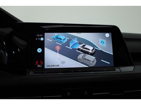 Volkswagen Golf 1.5 eTSI R-Line | Pano | Camera | IQ. Light | Dodehoekdet. | Carplay & Android Auto | Keyless