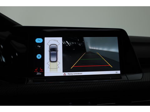 Volkswagen Golf 1.5 eTSI R-Line | Pano | Camera | IQ. Light | Dodehoekdet. | Carplay & Android Auto | Keyless