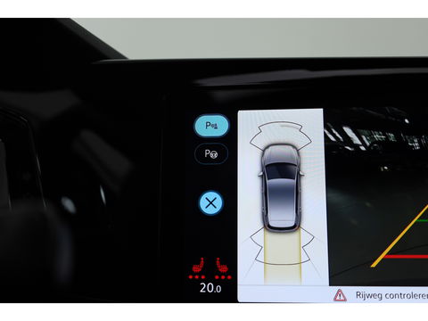 Volkswagen Golf 1.5 eTSI R-Line | Pano | Camera | IQ. Light | Dodehoekdet. | Carplay & Android Auto | Keyless