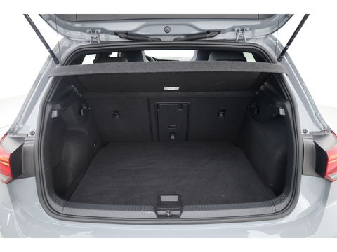 Volkswagen Golf 1.5 eTSI R-Line | Pano | Camera | IQ. Light | Dodehoekdet. | Carplay & Android Auto | Keyless