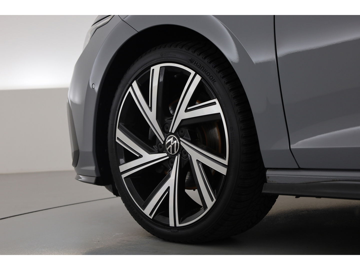 Volkswagen Golf 1.5 eTSI R-Line | Pano | Camera | IQ. Light | Dodehoekdet. | Carplay & Android Auto | Keyless