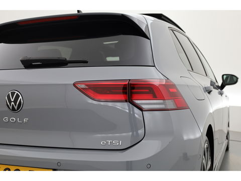 Volkswagen Golf 1.5 eTSI R-Line | Pano | Camera | IQ. Light | Dodehoekdet. | Carplay & Android Auto | Keyless