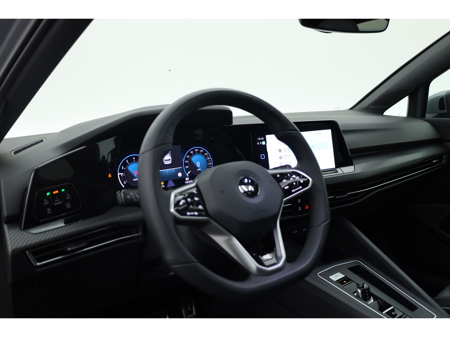 Volkswagen Golf 1.5 eTSI R-Line | Pano | Camera | IQ. Light | Dodehoekdet. | Carplay & Android Auto | Keyless