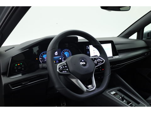 Volkswagen Golf 1.5 eTSI R-Line | Pano | Camera | IQ. Light | Dodehoekdet. | Carplay & Android Auto | Keyless