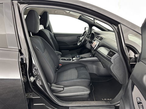 Nissan Leaf 2.ZERO EDITION 40 kWh Aut. *ADAPTIVE-CRUISE | TOP-VIEW | BLIND-SPOT | KEYLESS | DAB+ | LANE-ASSIST | ECC | PDC | COMFORT/HEATED-SEATS | CARPLAY | 17"ALU*