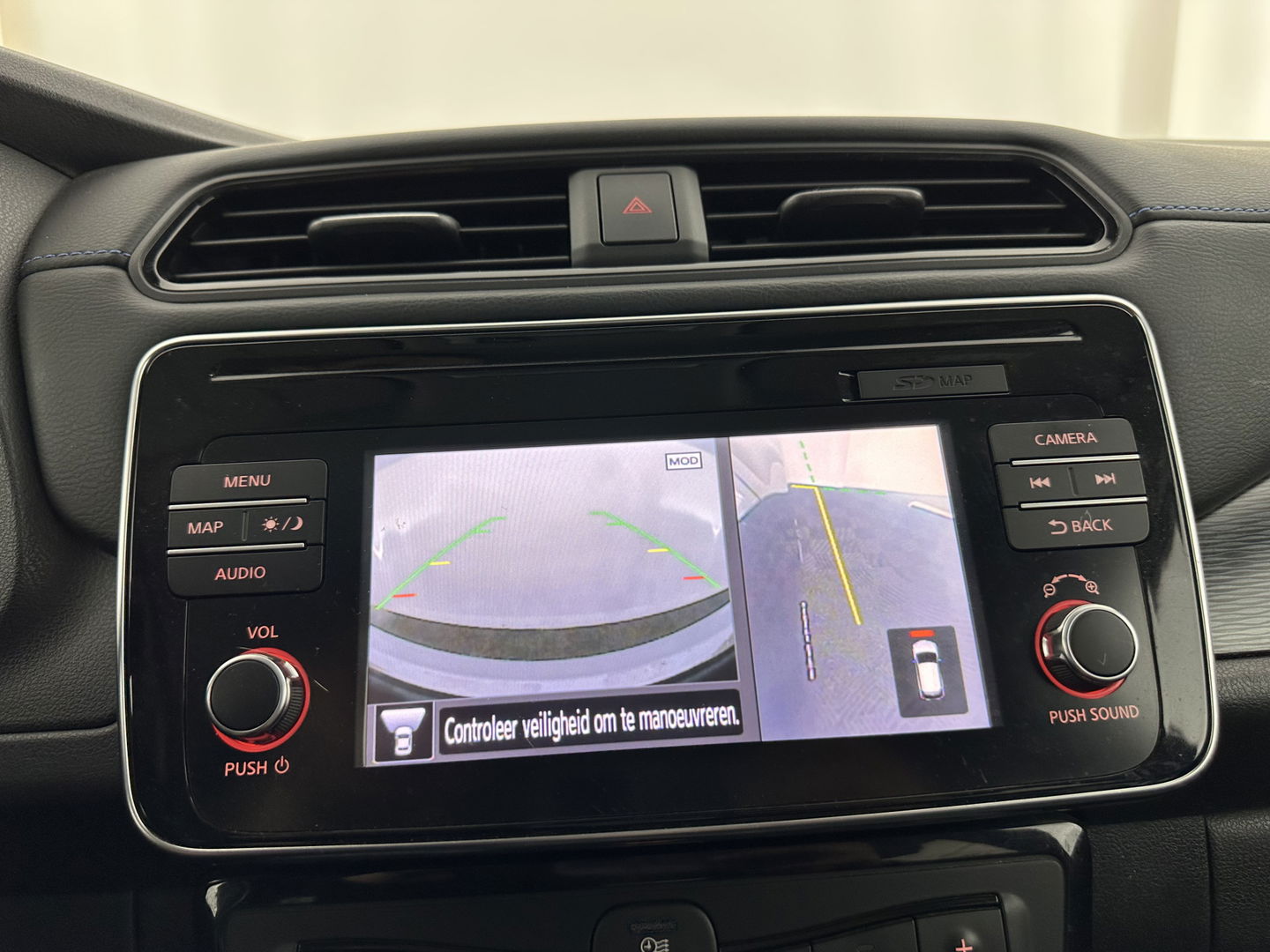 Nissan Leaf 2.ZERO EDITION 40 kWh Aut. *ADAPTIVE-CRUISE | TOP-VIEW | BLIND-SPOT | KEYLESS | DAB+ | LANE-ASSIST | ECC | PDC | COMFORT/HEATED-SEATS | CARPLAY | 17"ALU*