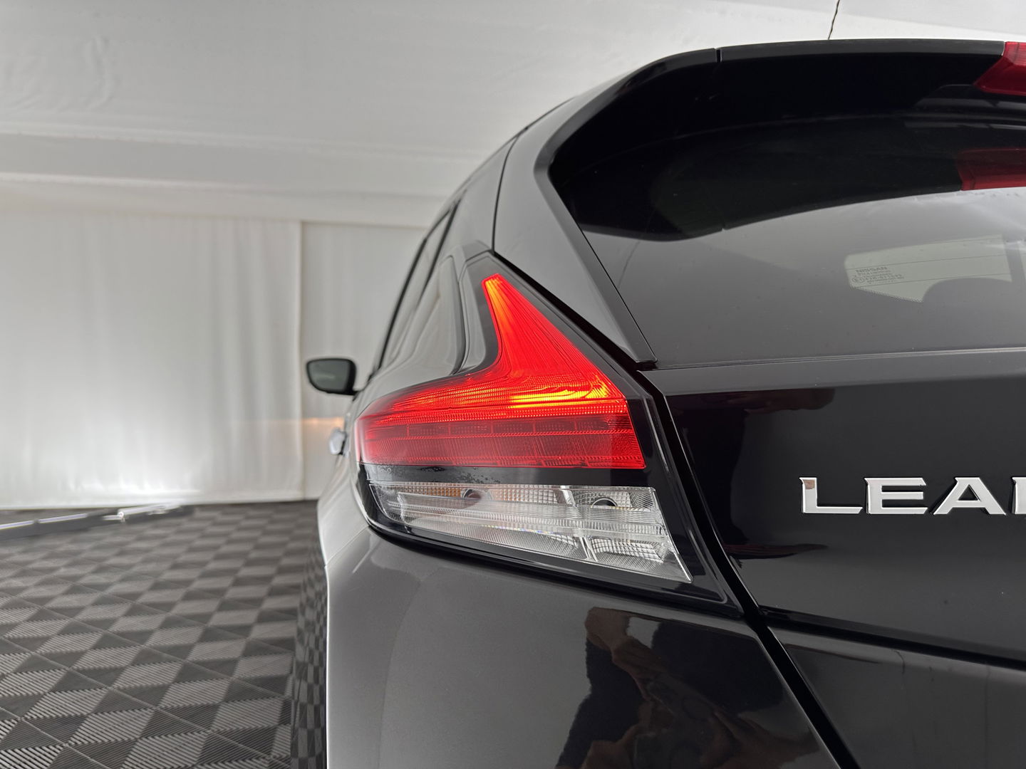 Nissan Leaf 2.ZERO EDITION 40 kWh Aut. *ADAPTIVE-CRUISE | TOP-VIEW | BLIND-SPOT | KEYLESS | DAB+ | LANE-ASSIST | ECC | PDC | COMFORT/HEATED-SEATS | CARPLAY | 17"ALU*