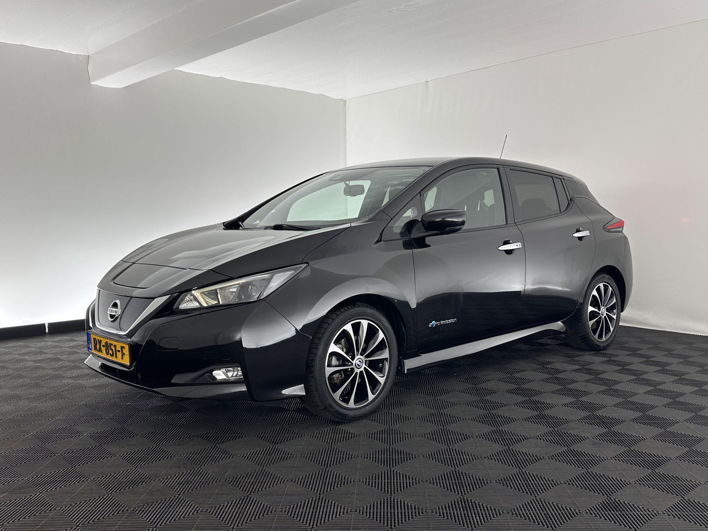 Nissan Leaf 2.ZERO EDITION 40 kWh Aut. *ADAPTIVE-CRUISE | TOP-VIEW | BLIND-SPOT | KEYLESS | DAB+ | LANE-ASSIST | ECC | PDC | COMFORT/HEATED-SEATS | CARPLAY | 17"ALU*
