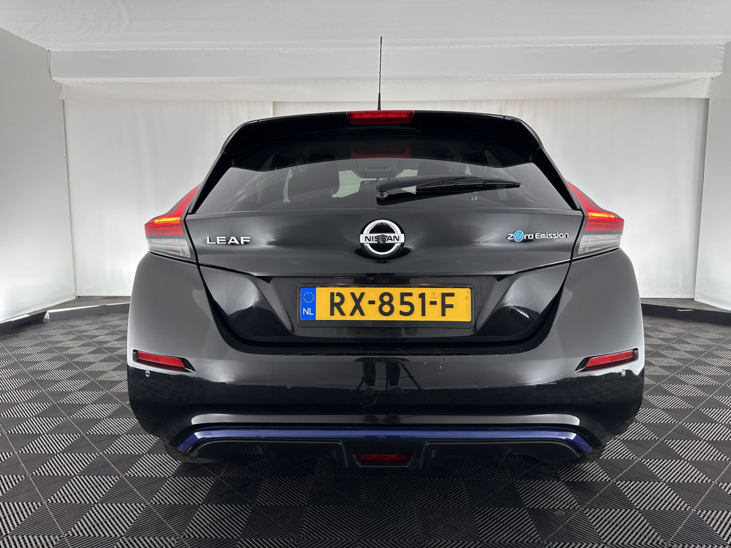 Nissan Leaf 2.ZERO EDITION 40 kWh Aut. *ADAPTIVE-CRUISE | TOP-VIEW | BLIND-SPOT | KEYLESS | DAB+ | LANE-ASSIST | ECC | PDC | COMFORT/HEATED-SEATS | CARPLAY | 17"ALU*
