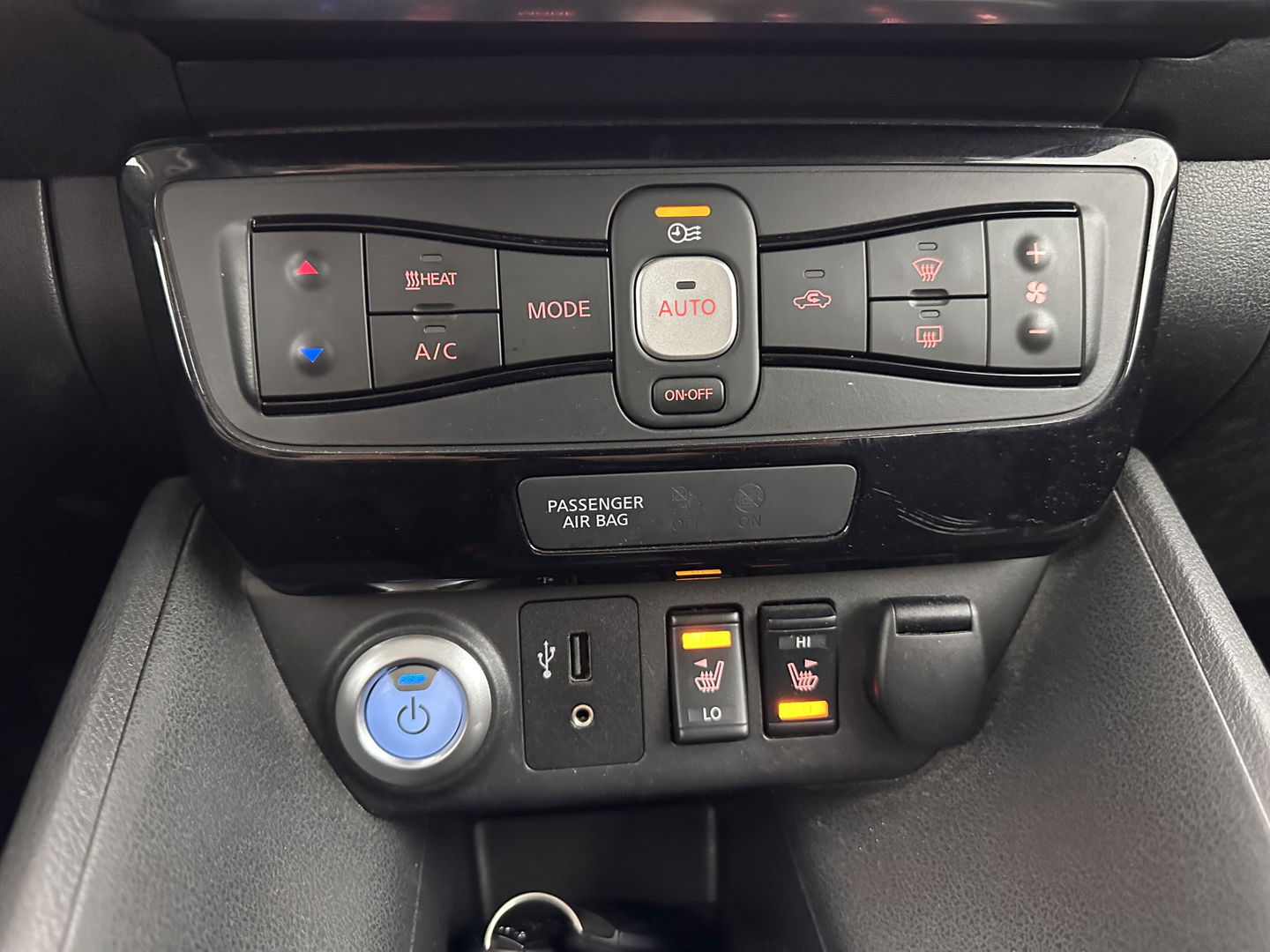 Nissan Leaf 2.ZERO EDITION 40 kWh Aut. *ADAPTIVE-CRUISE | TOP-VIEW | BLIND-SPOT | KEYLESS | DAB+ | LANE-ASSIST | ECC | PDC | COMFORT/HEATED-SEATS | CARPLAY | 17"ALU*