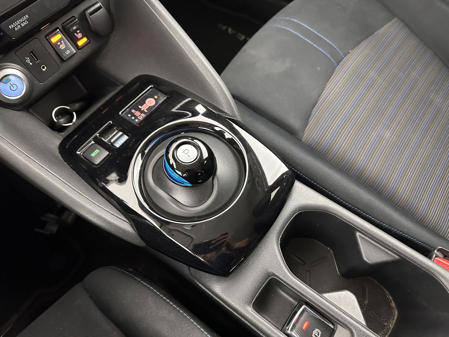 Nissan Leaf 2.ZERO EDITION 40 kWh Aut. *ADAPTIVE-CRUISE | TOP-VIEW | BLIND-SPOT | KEYLESS | DAB+ | LANE-ASSIST | ECC | PDC | COMFORT/HEATED-SEATS | CARPLAY | 17"ALU*