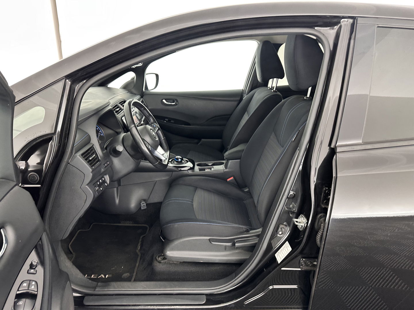Nissan Leaf 2.ZERO EDITION 40 kWh Aut. *ADAPTIVE-CRUISE | TOP-VIEW | BLIND-SPOT | KEYLESS | DAB+ | LANE-ASSIST | ECC | PDC | COMFORT/HEATED-SEATS | CARPLAY | 17"ALU*