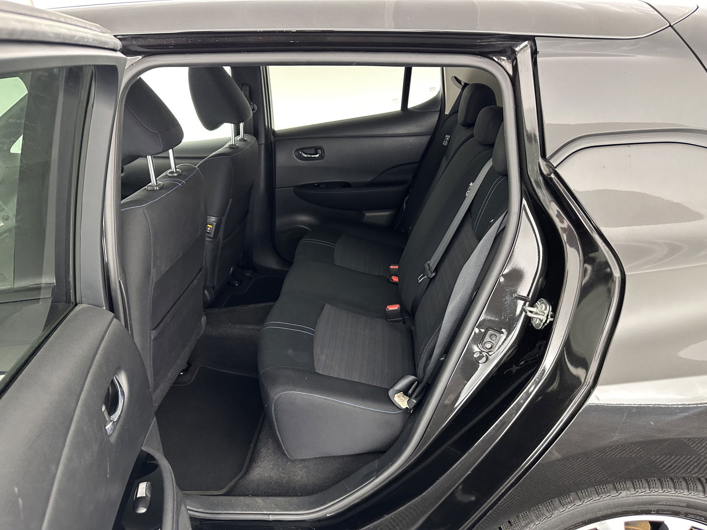 Nissan Leaf 2.ZERO EDITION 40 kWh Aut. *ADAPTIVE-CRUISE | TOP-VIEW | BLIND-SPOT | KEYLESS | DAB+ | LANE-ASSIST | ECC | PDC | COMFORT/HEATED-SEATS | CARPLAY | 17"ALU*