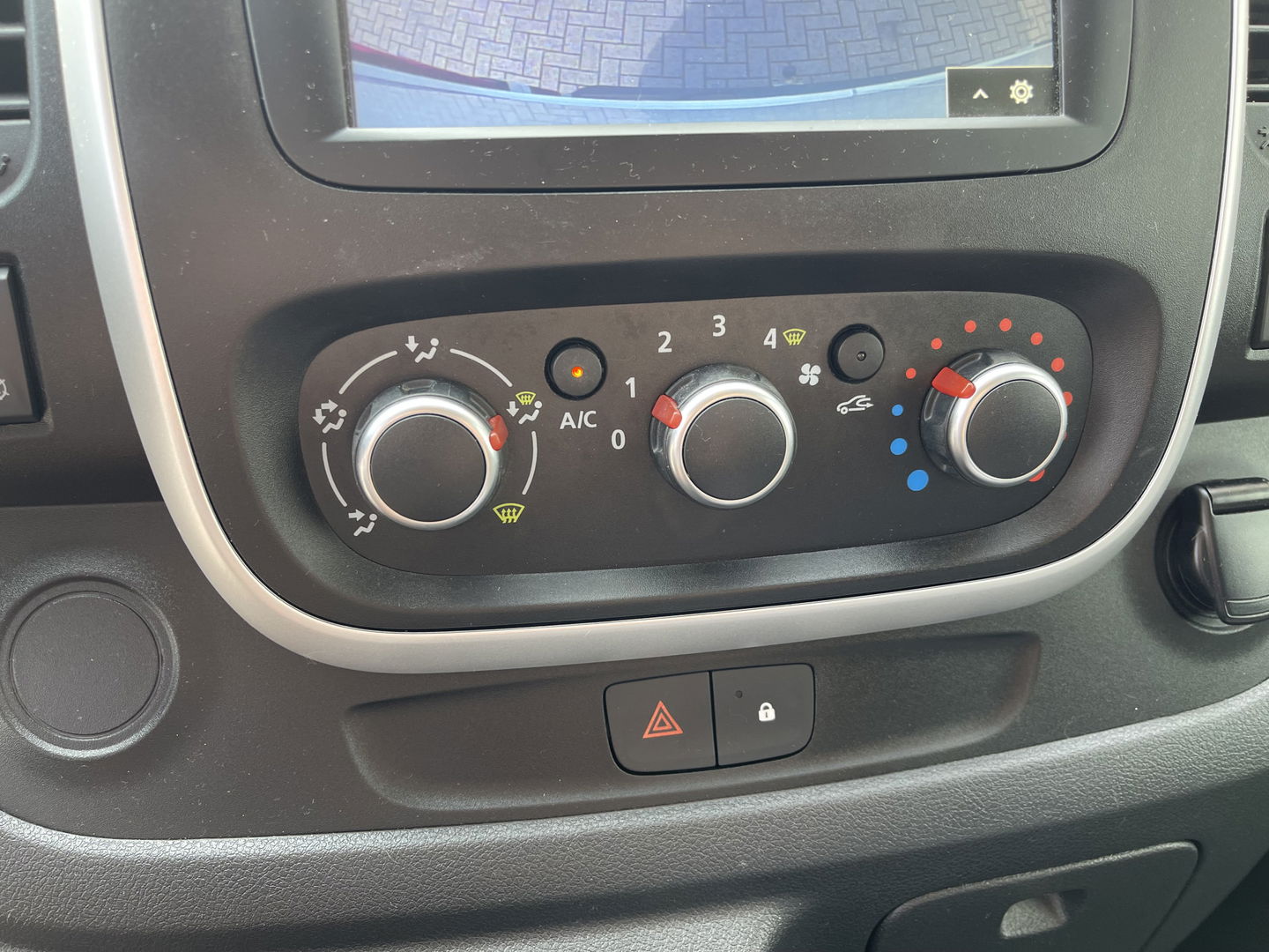 Fiat Talento 2.0 MultiJet 145pk L2H1 / vaste prijs rijklaar € 16.950 ex btw / lease vanaf € 285 / airco / cruise / navigatie / trekhaak / dakdragers / achteruit rijcamera / euro 6 / bpm vrij !