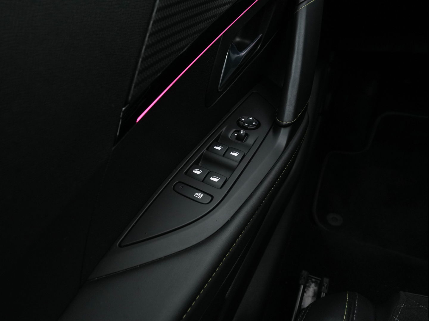 Peugeot e-208 EV GT Pack 50 kWh [ 3-Fase ] (INCL-BTW) *FULL-LED | DIGI-COCKPIT | BLINDSPOT | CAMERA | LEATHER-ALCANTARA | NAVI-FULLMAP | LANE-ASSIST | KEYLESS | DAB | CCS-FASTLOADER | HEATED-SPORTSEATS | AMBIENT-LIGHT | 17"ALU*