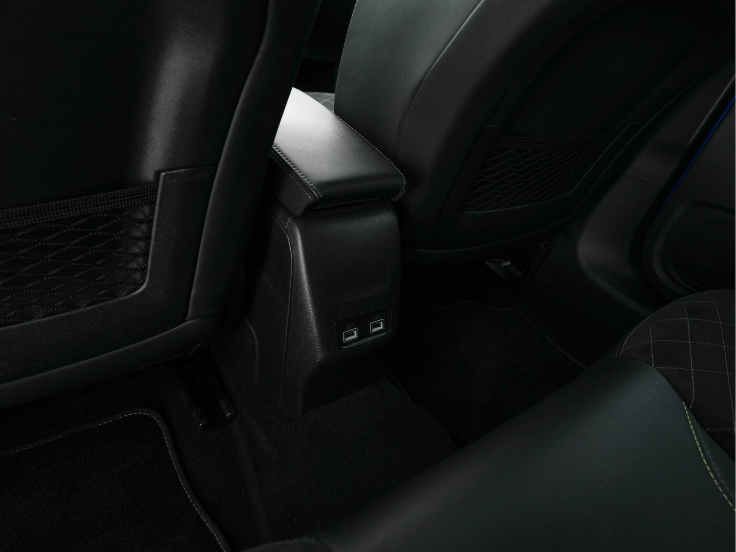Peugeot e-208 EV GT Pack 50 kWh [ 3-Fase ] (INCL-BTW) *FULL-LED | DIGI-COCKPIT | BLINDSPOT | CAMERA | LEATHER-ALCANTARA | NAVI-FULLMAP | LANE-ASSIST | KEYLESS | DAB | CCS-FASTLOADER | HEATED-SPORTSEATS | AMBIENT-LIGHT | 17"ALU*