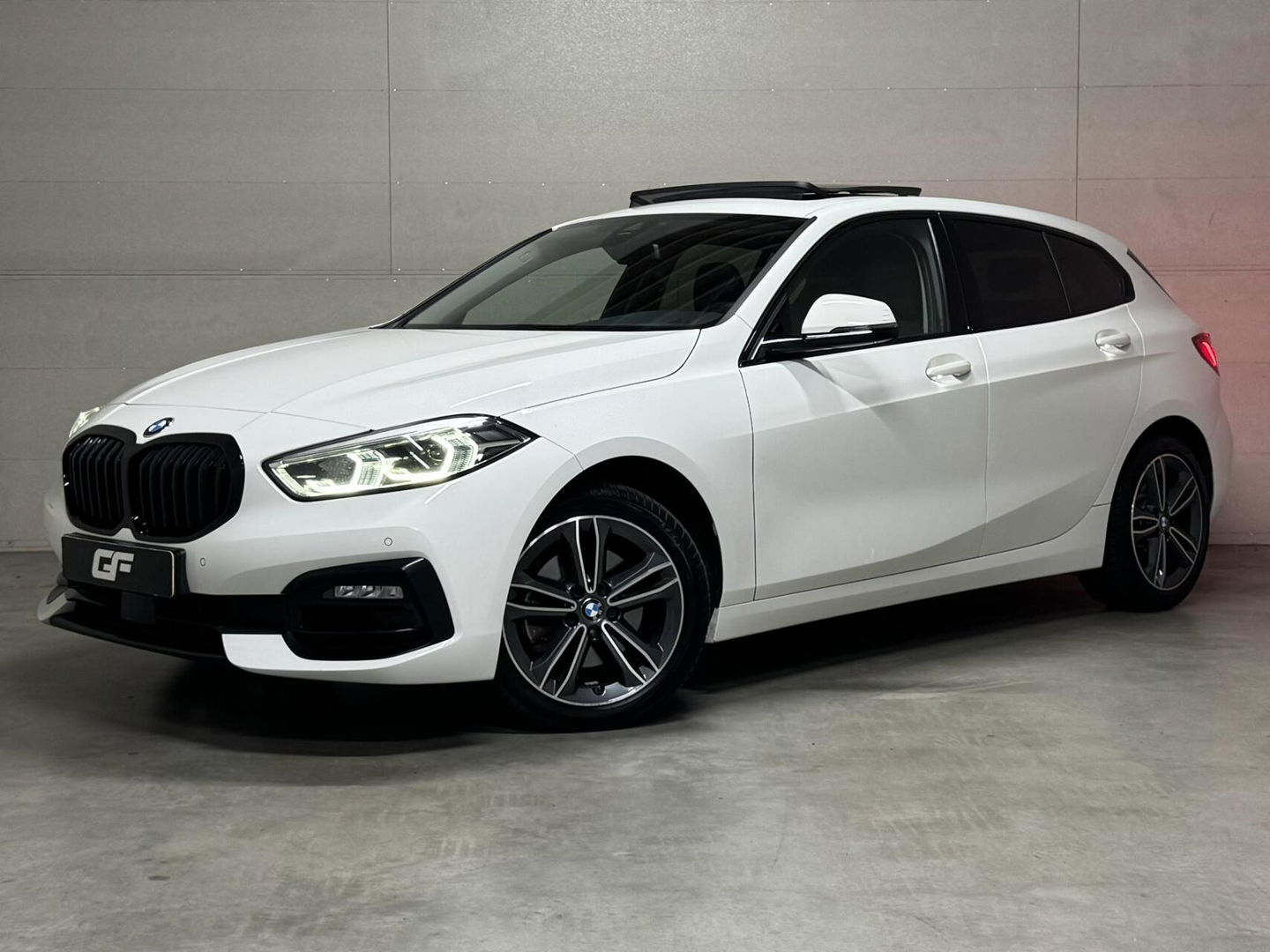 BMW 1 Serie 118i Sport Pano Virtual Carplay Sfeer Cruise NAP
