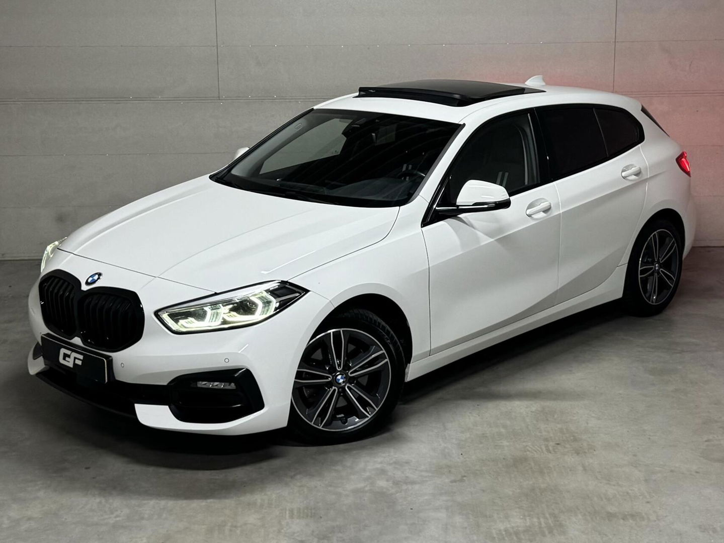 BMW 1 Serie 118i Sport Pano Virtual Carplay Sfeer Cruise NAP
