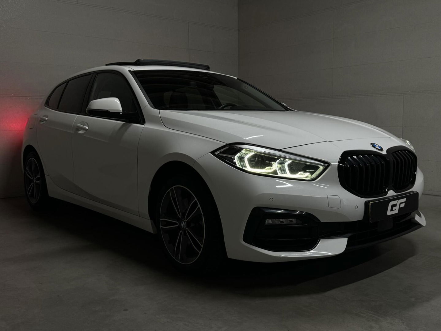 BMW 1 Serie 118i Sport Pano Virtual Carplay Sfeer Cruise NAP