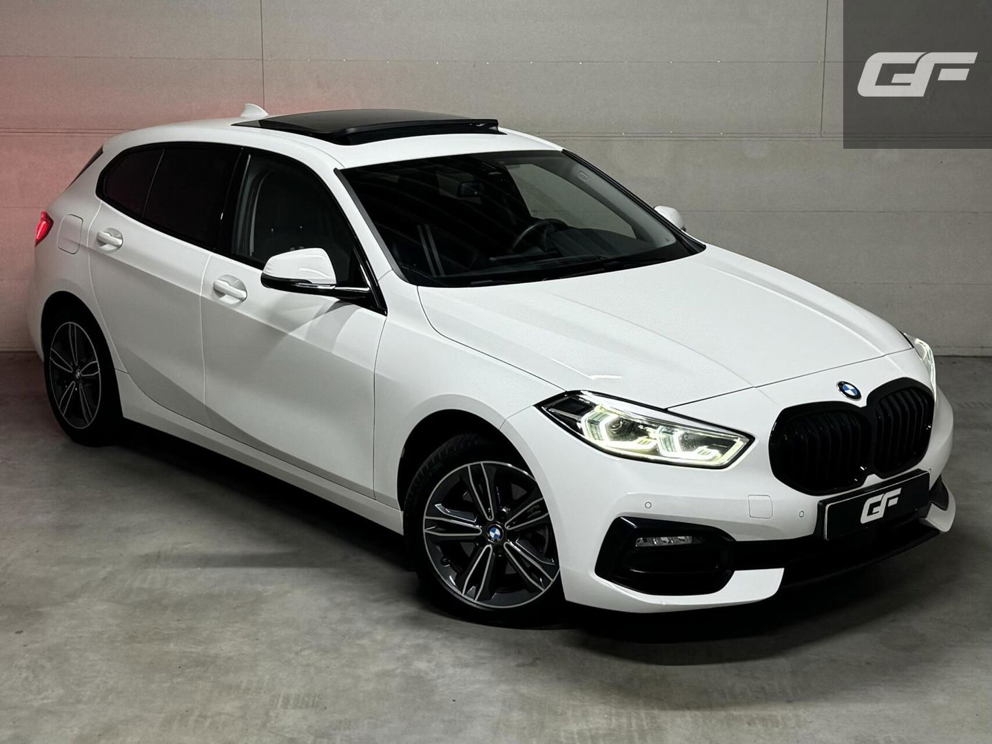 BMW 1 Serie 118i Sport Pano Virtual Carplay Sfeer Cruise NAP