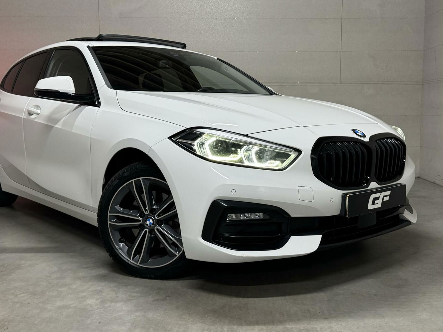 BMW 1 Serie 118i Sport Pano Virtual Carplay Sfeer Cruise NAP