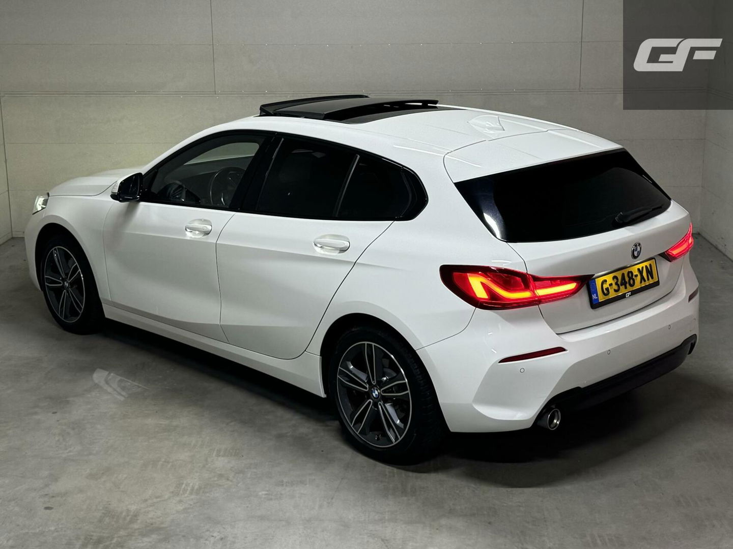 BMW 1 Serie 118i Sport Pano Virtual Carplay Sfeer Cruise NAP